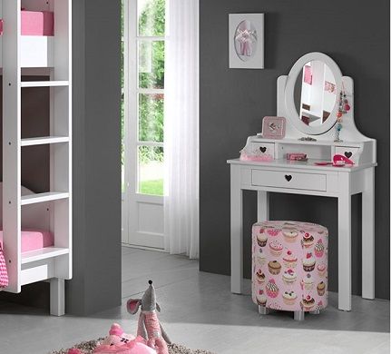 older girls dressing table